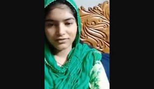 Muslim Girl Video Call Pare Apni Chuchi Aur Chut Dikha Rahi Hai